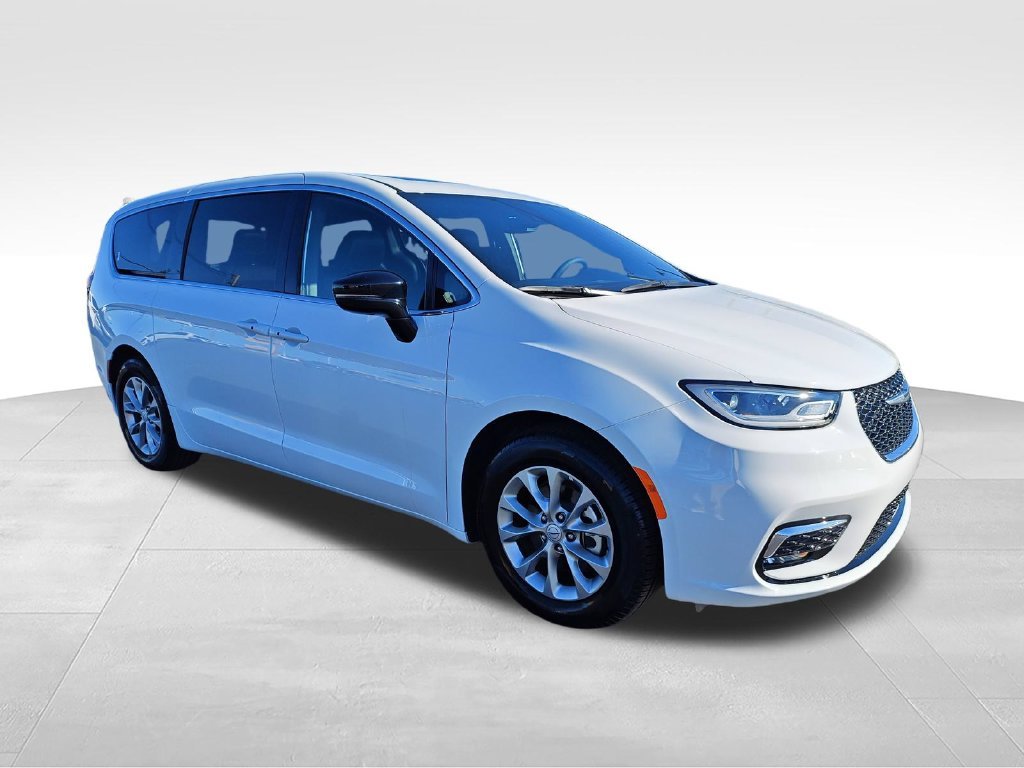 Used 2026 White Chrysler Limited image 7