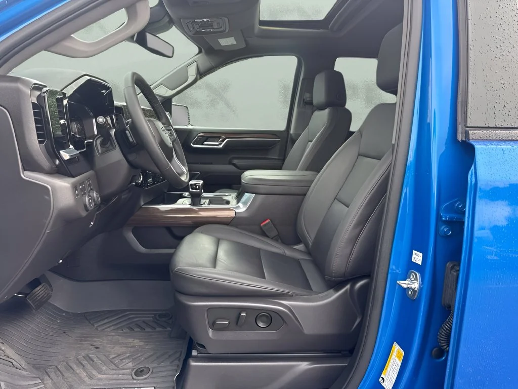 Used 2025 Blue Chevrolet LT Trail Boss image 9