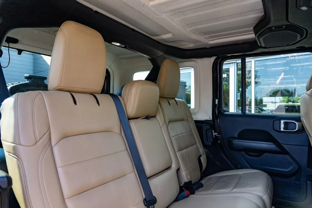 Used 2018 Black Jeep Unlimited Sahara image 25