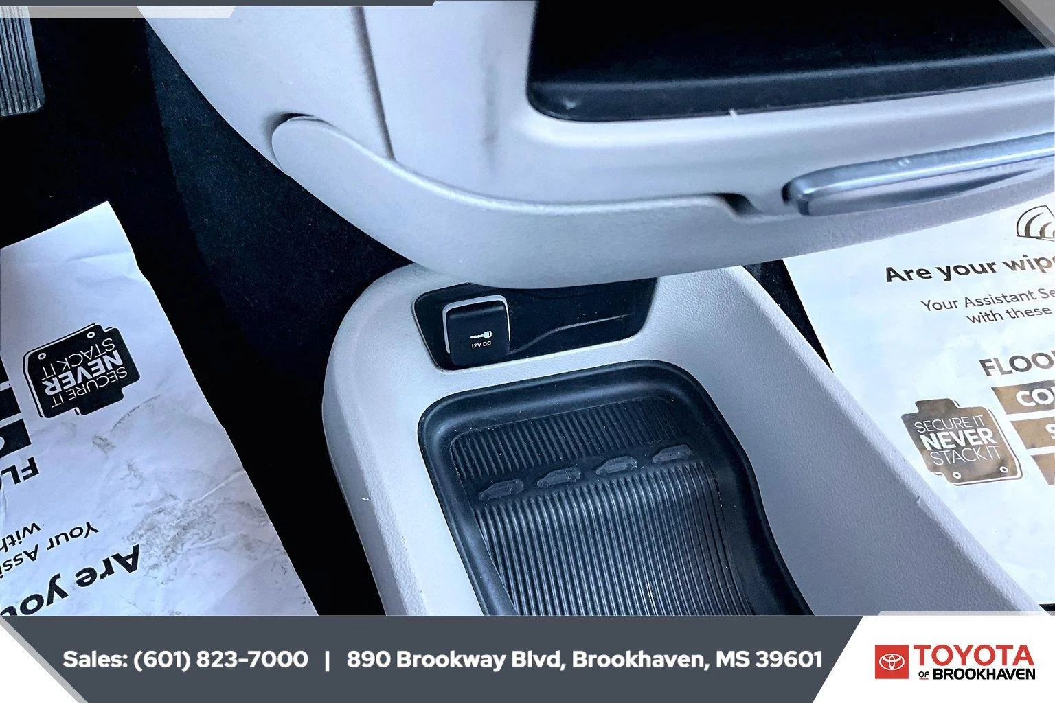 Used 2024 Silver Mist Clearcoat Chrysler Touring L image 24