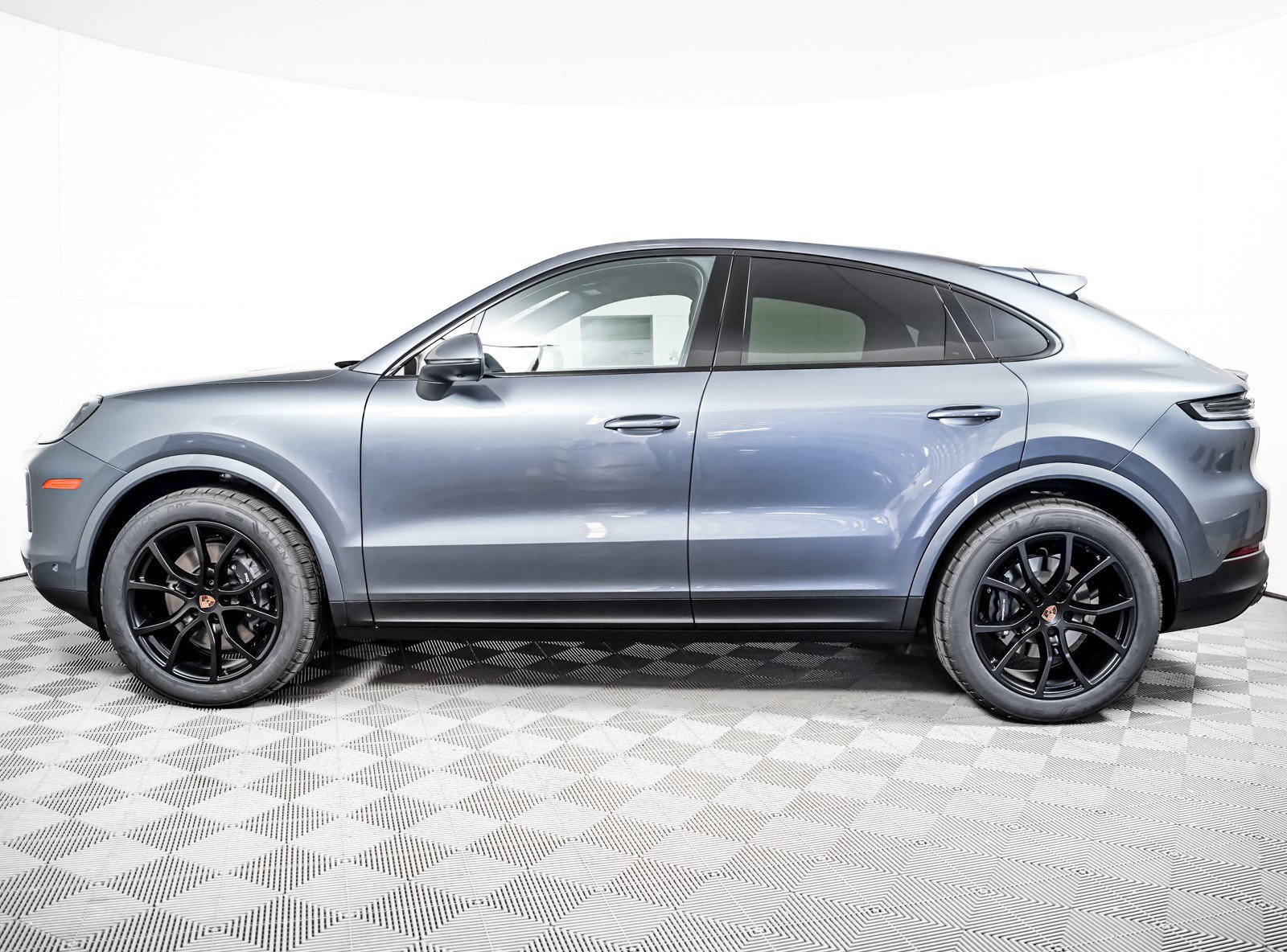 New 2026 VANADIUM GREY Porsche Coupe image 2