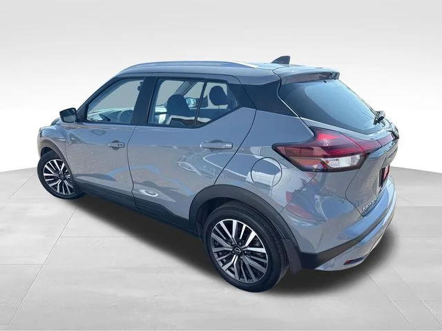 Used 2023 Gray Nissan SV image 6