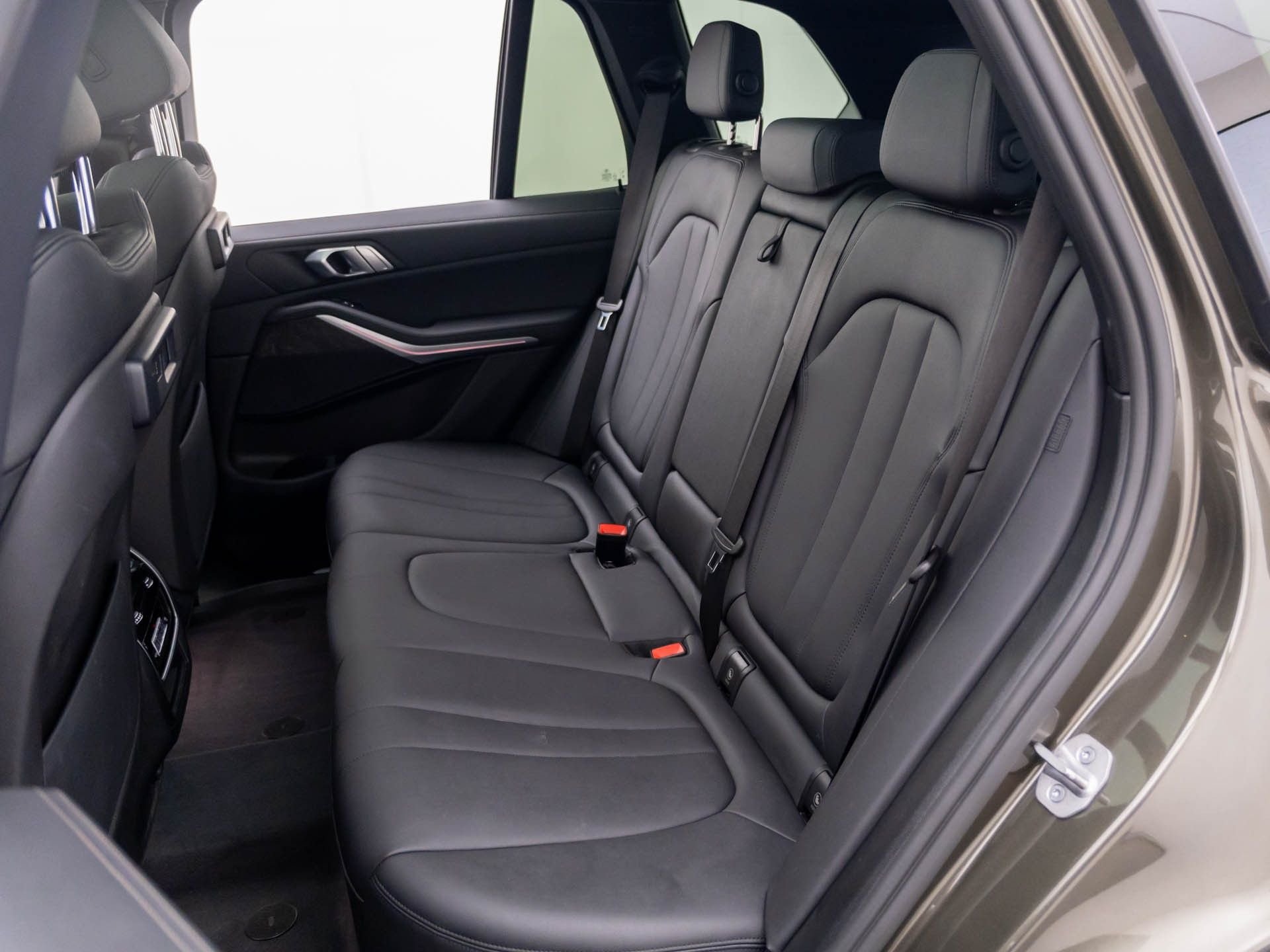 Used 2022 Green BMW xDrive40i image 17
