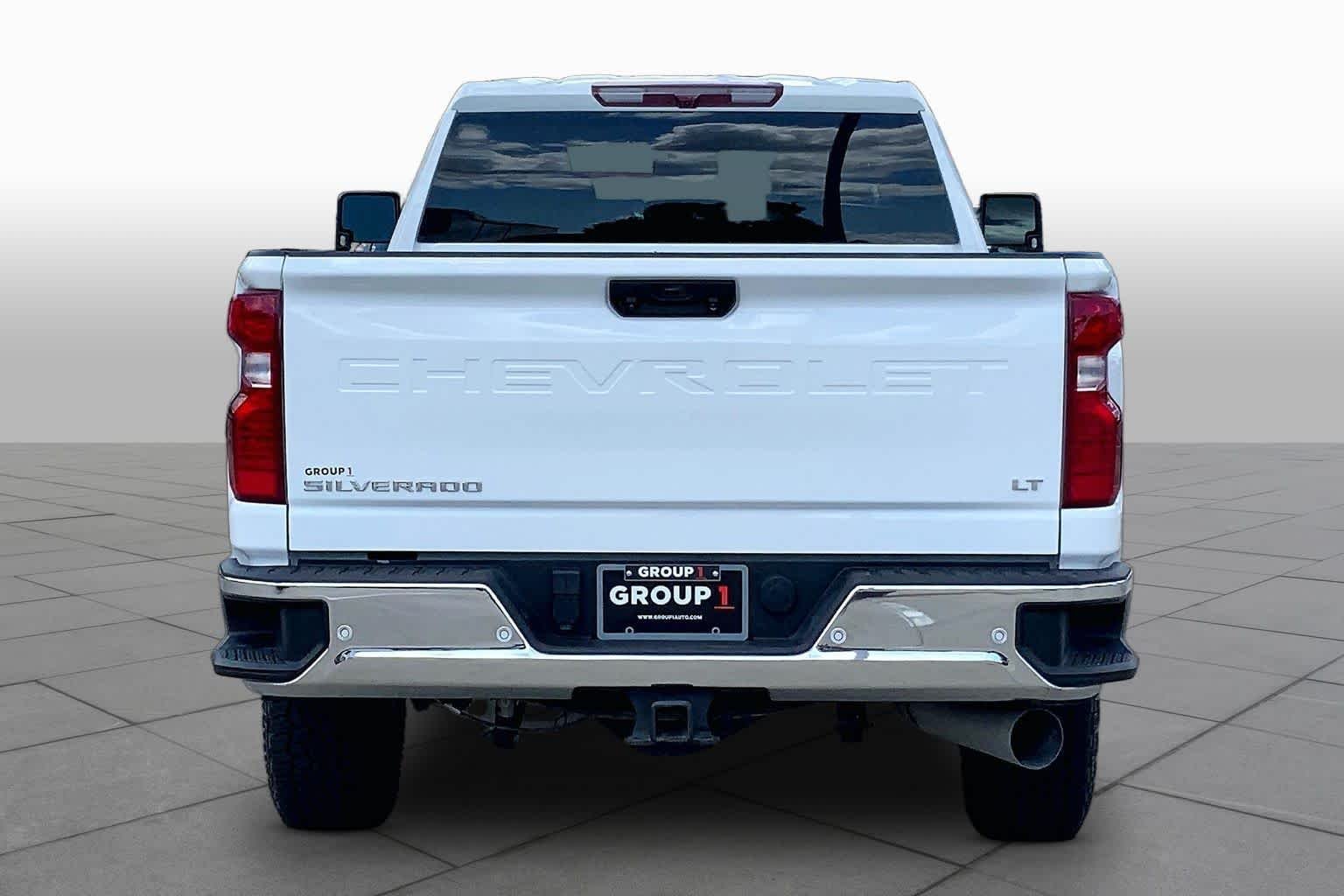 Used 2025 Summit White Chevrolet LT image 5