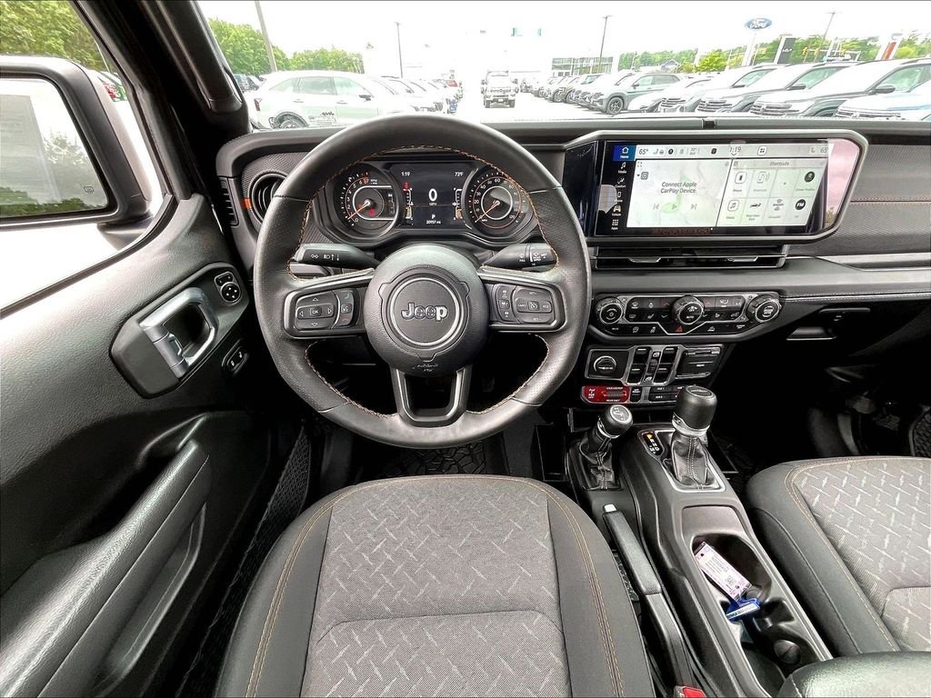 Used 2024 Black Clearcoat Jeep Mojave image 16