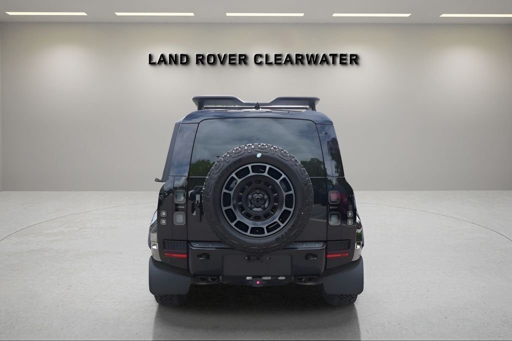 New 2026 Narvik Black LAND ROVER  image 4