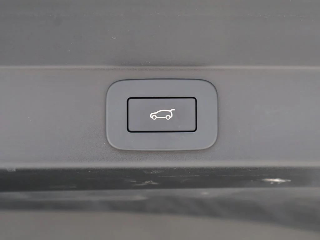 Certified Used 2025 Borasco Gray Metallic Land Rover Dynamic SE image 17