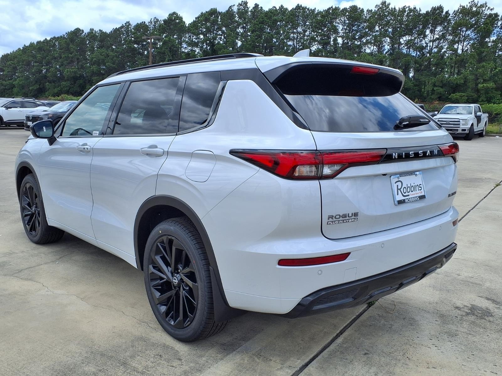 2026 Nissan Rogue Plug-In Hybrid Platinum White at Sterling McCall Nissan