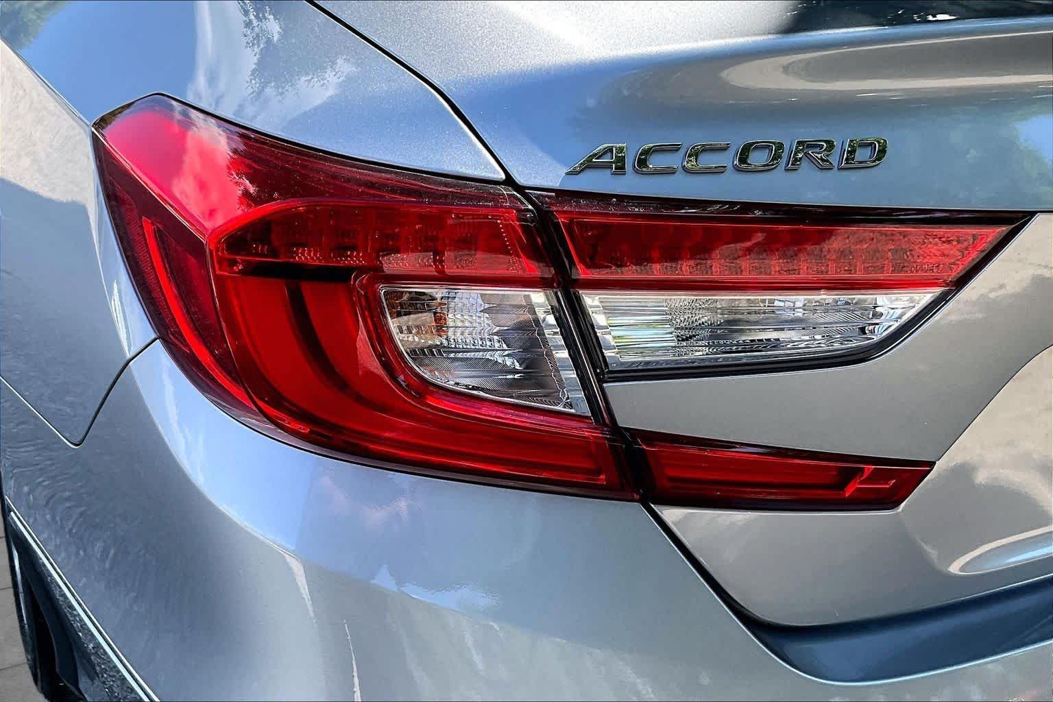 Used 2020 Lunar Silver Metallic Honda EX-L image 29