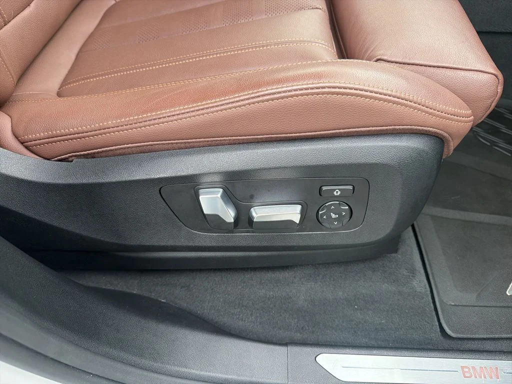 Certified Used 2019 Mineral White Metallic BMW xDrive40i image 37