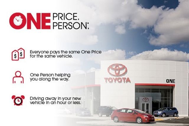 Used 2019 White Toyota SR5 image 13
