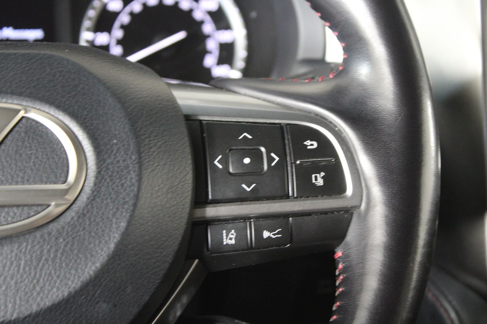Used 2022  Lexus 460 Luxury image 19