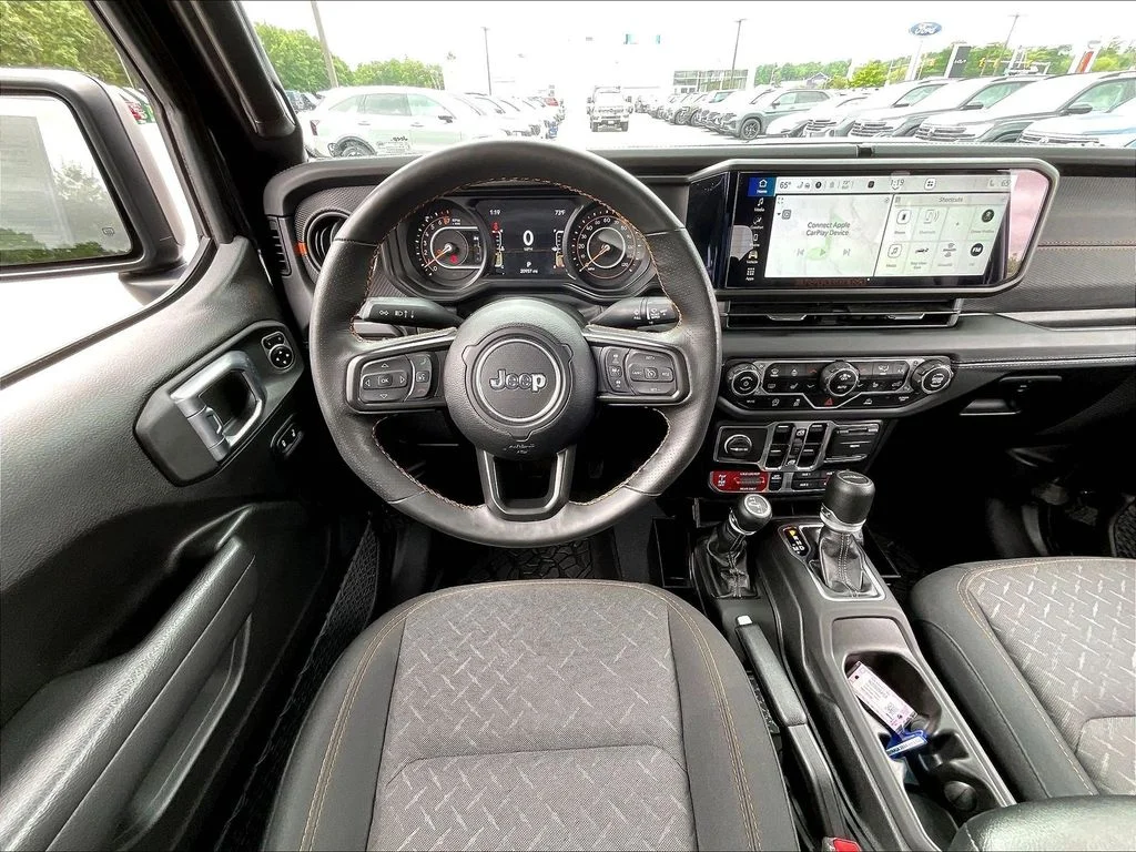 Used 2024 Black Clearcoat Jeep Mojave image 16