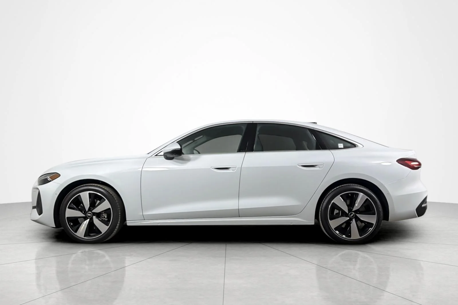 Used 2025 Glacier White Metallic Audi Premium Plus 2.0 TFSI quattro image 2