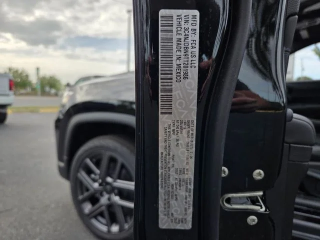 New 2026 Diamond Black Crystal Pearl-Coat Exterior Paint Jeep Latitude image 18