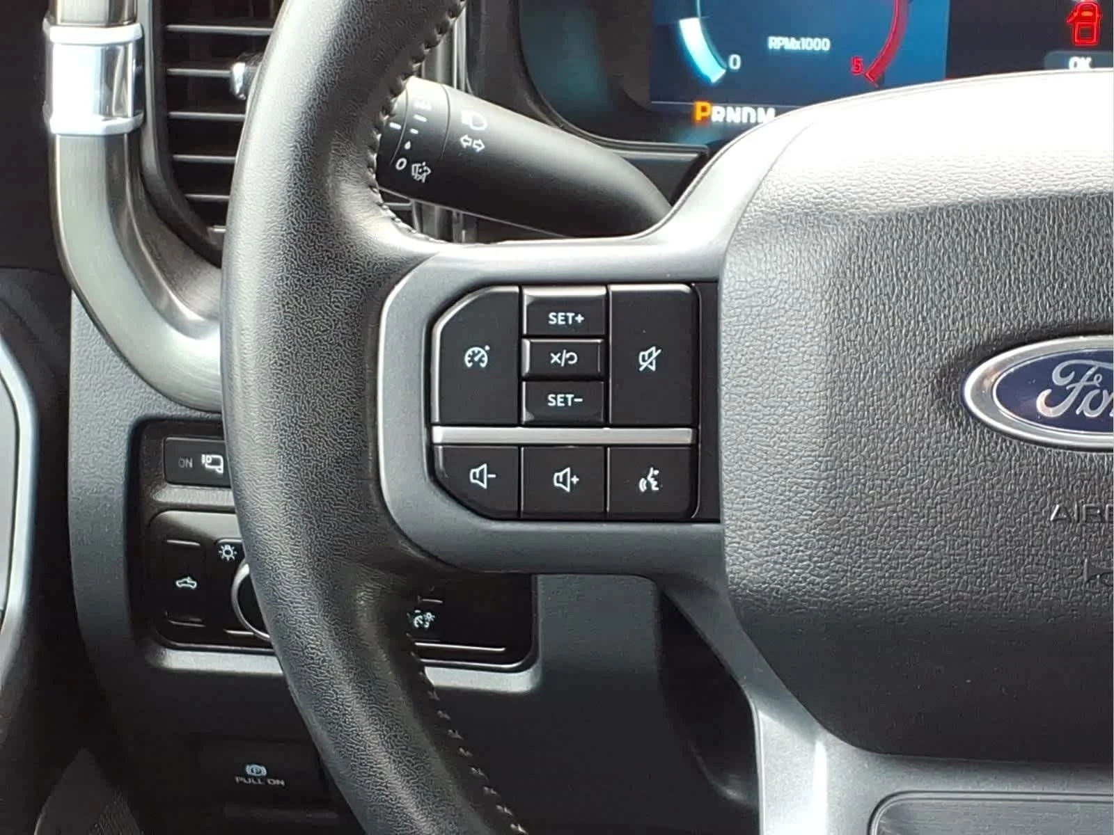 Used 2024 Agate Black Metallic Ford LARIAT image 24