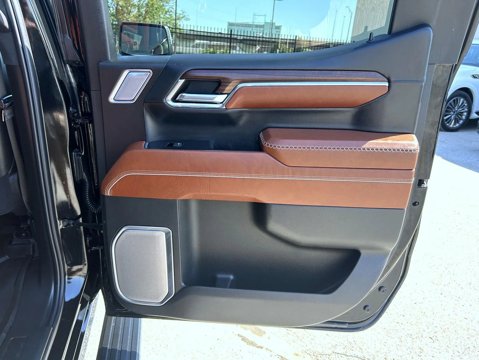 Used 2024 Black GMC Denali Ultimate image 17
