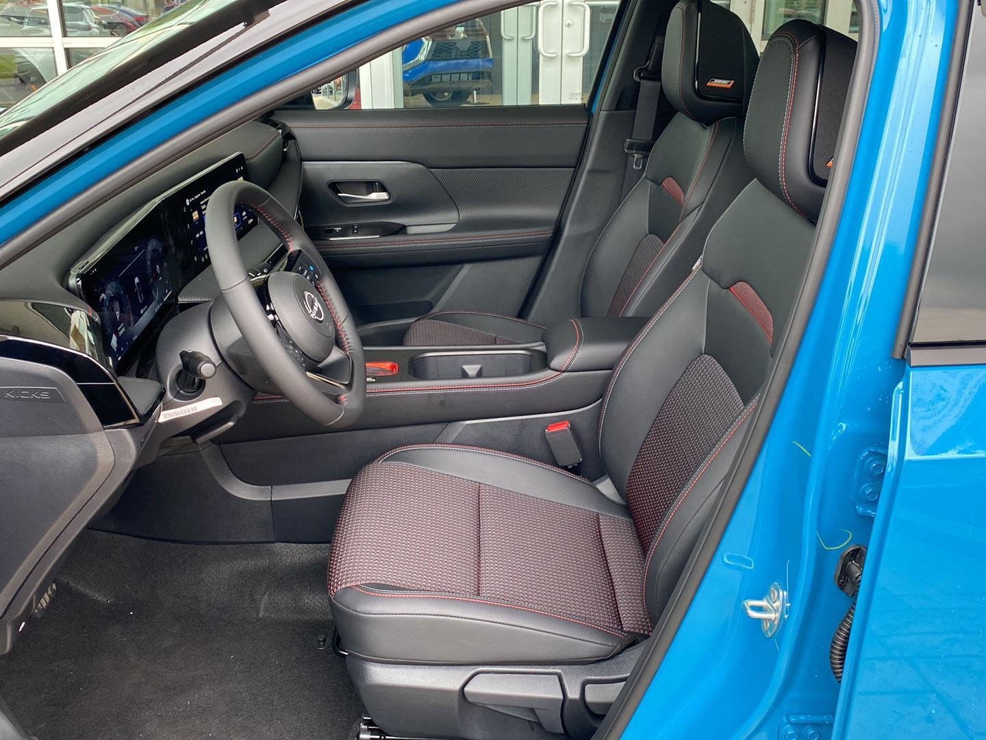 New 2026 Arctic Ice Blue Metallic / Super Black Two-tone Nissan SR image 15
