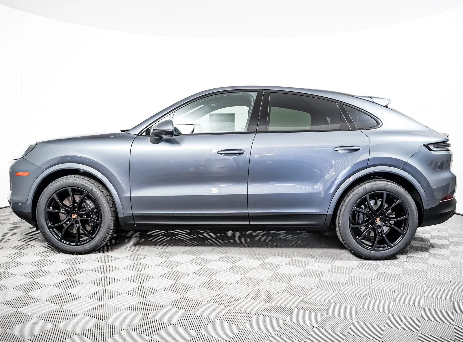 New 2026 VANADIUM GREY Porsche Coupe image 2