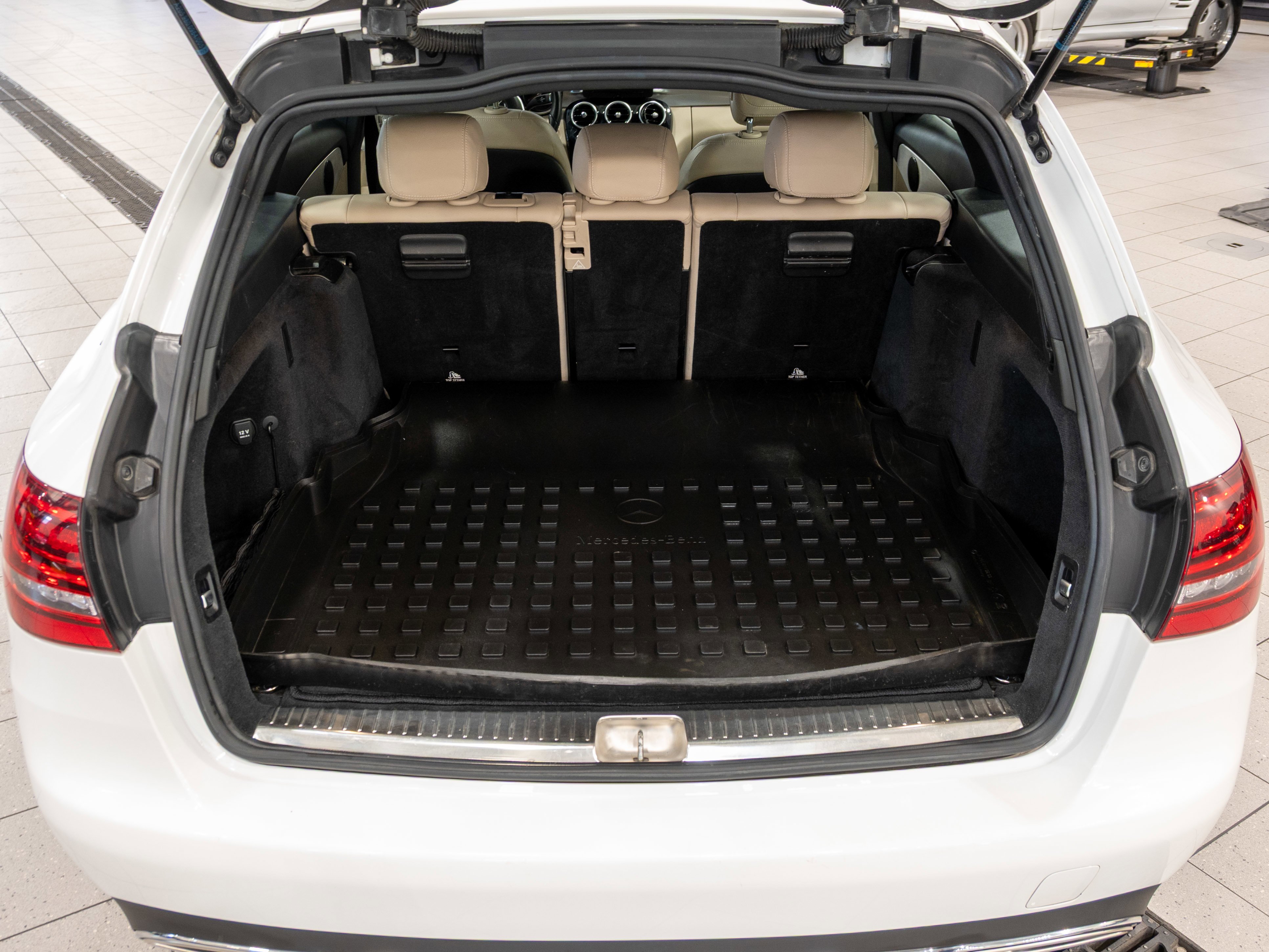 Used 2019 Polar White Mercedes-Benz C 300 image 13