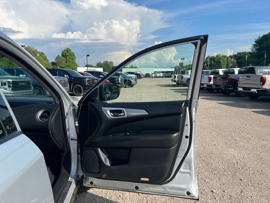 Used 2020 Brilliant Silver Metallic Nissan SL image 36