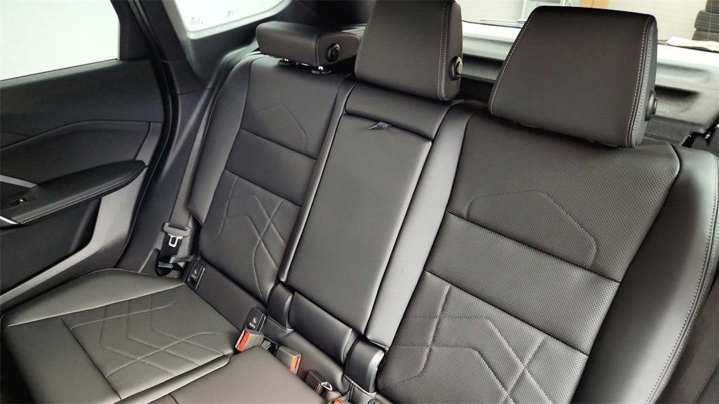 Used 2026 Cape York Green Metallic BMW xDrive28i image 21