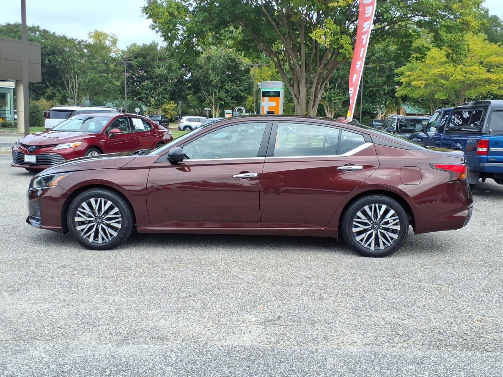 Used 2024 Garnet Pearl Metallic Nissan 2.5 SV image 3