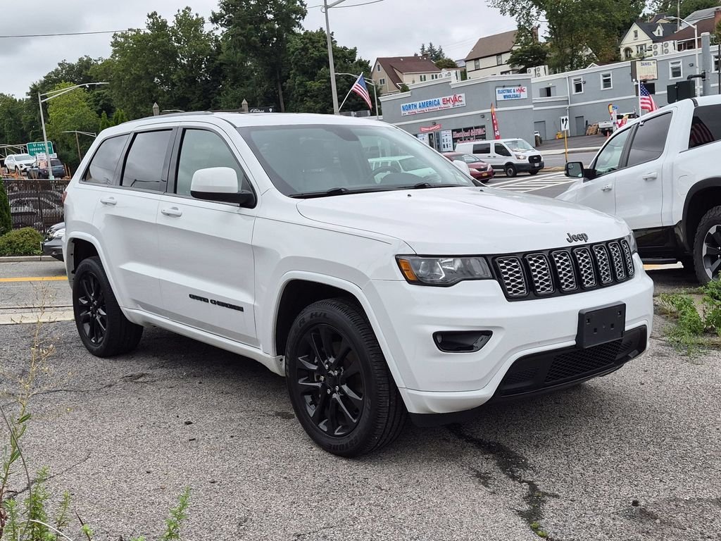 Used 2021 White Jeep Laredo X image 3