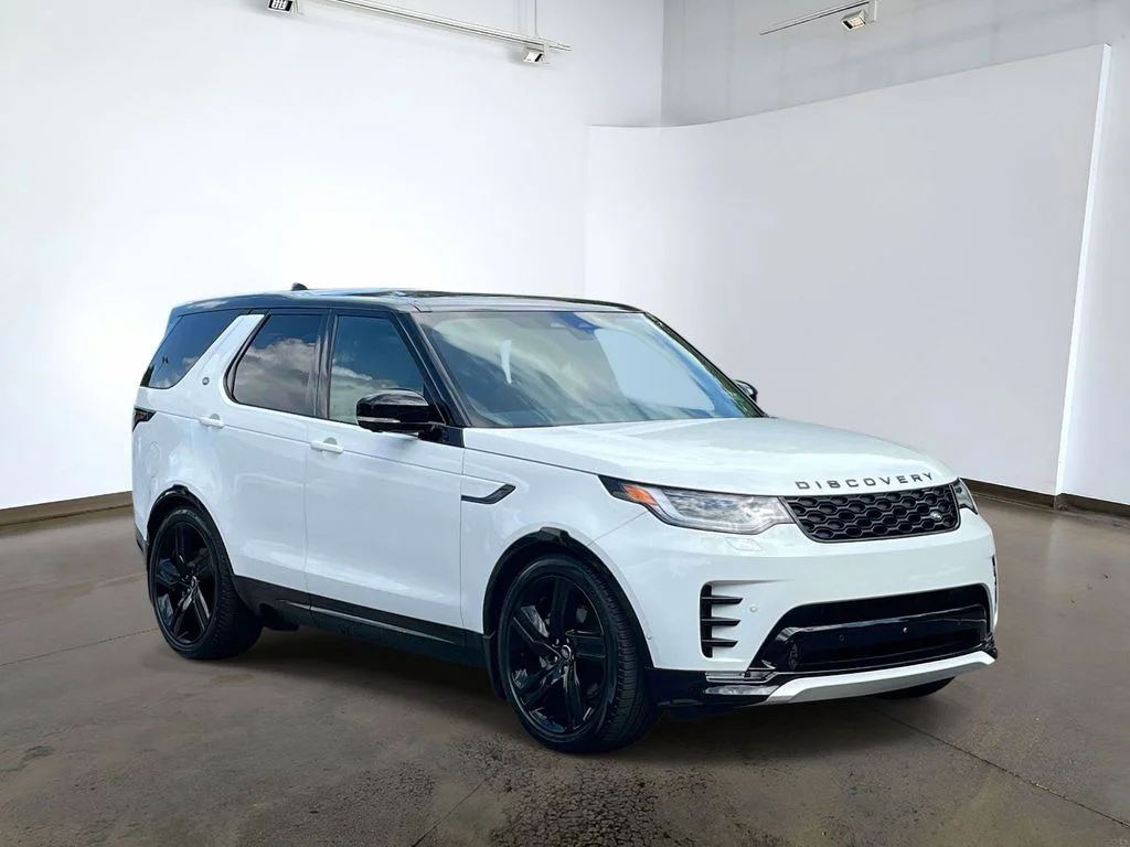 Used 2025  Land Rover Dynamic SE image 3