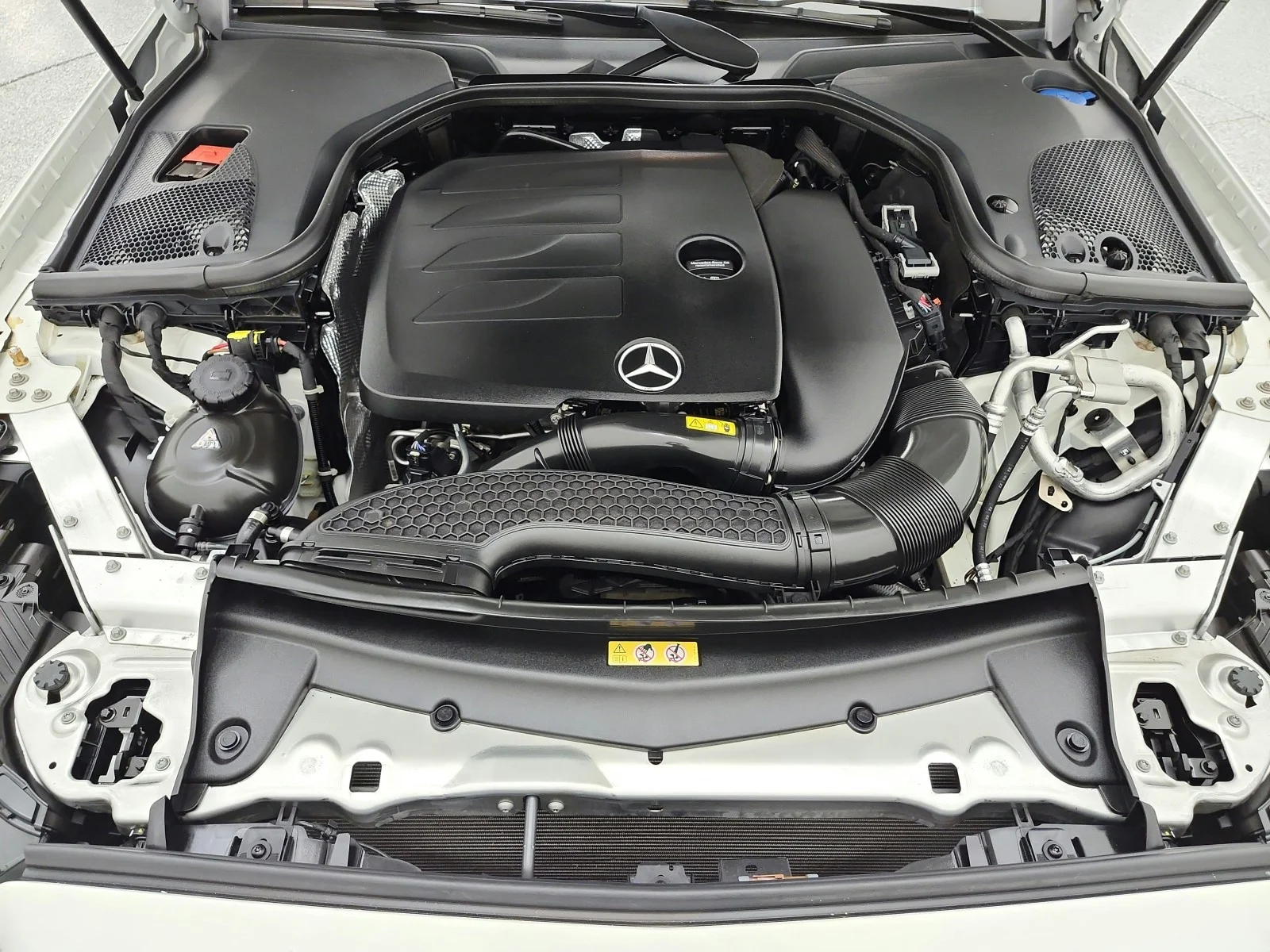 Used 2022 MANUFAKTUR Diamond White Mercedes-Benz E 350 RWD Sedan image 16