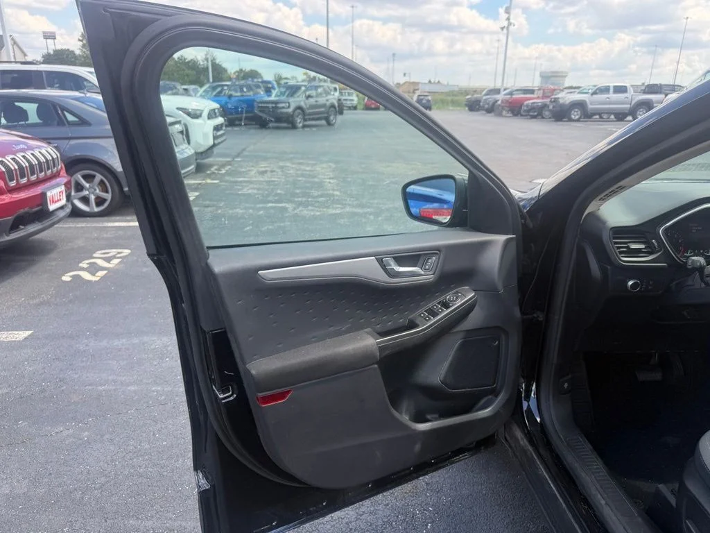 Used 2020 Black Ford SE image 16