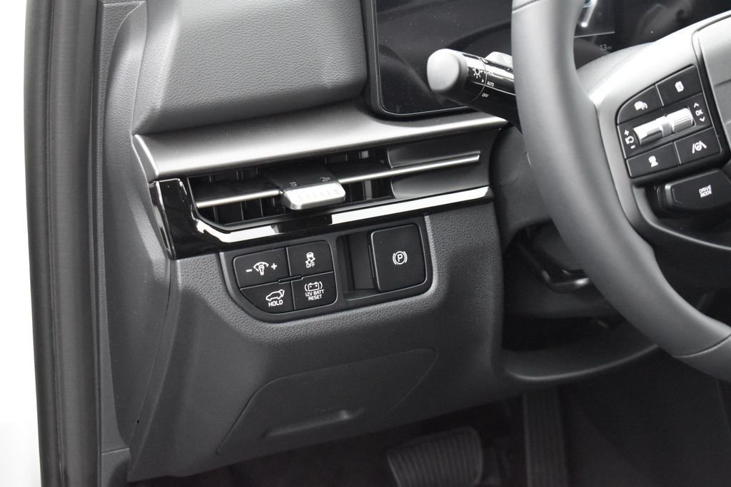 New 2026 Snow White Pearl Kia EX image 7