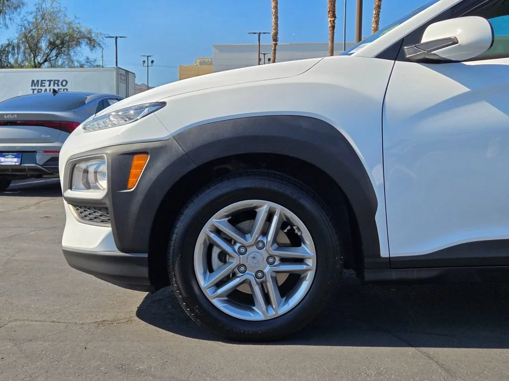 Used 2021 Lunar White Hyundai SE image 9