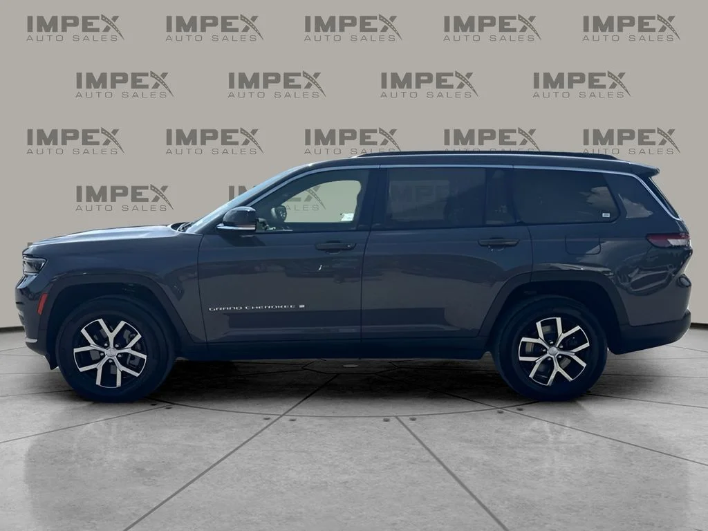 Used 2025 Gray Jeep Limited image 2