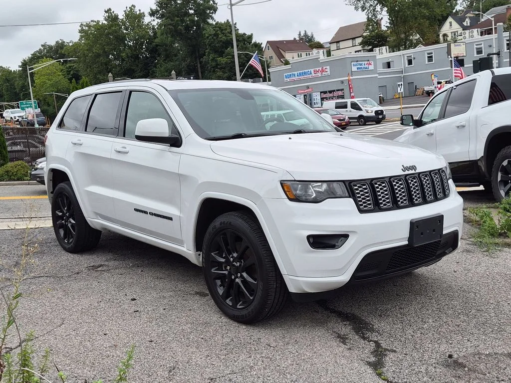 Used 2021 White Jeep Laredo X image 3