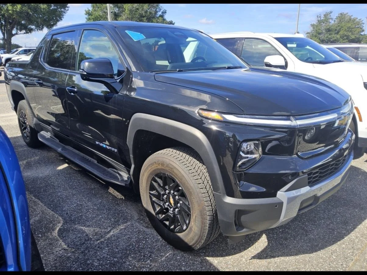 Used 2025 Black Chevrolet LT - Extended Range image 13