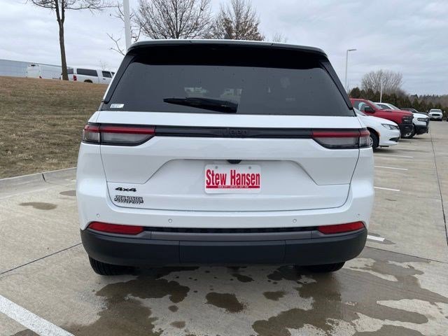 New 2026 Bright White Clearcoat Jeep Laredo Altitude image 4