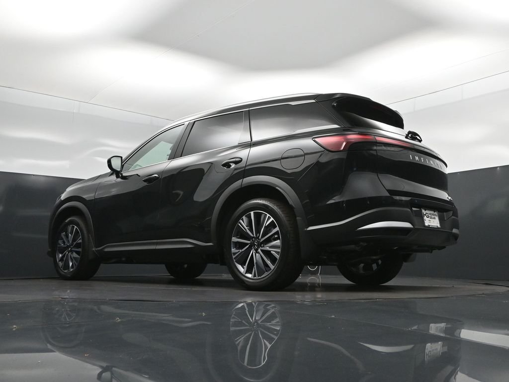 New 2027 MINERAL BLACK INFINITI Luxe FWD image 41