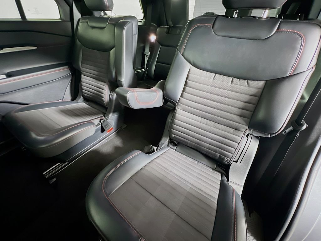 Used 2025 Carbonized Gray Metallic Ford ST-Line image 24