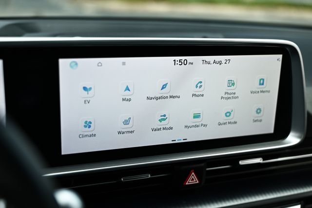 Used 2023 Onyx Black Hyundai SE image 35