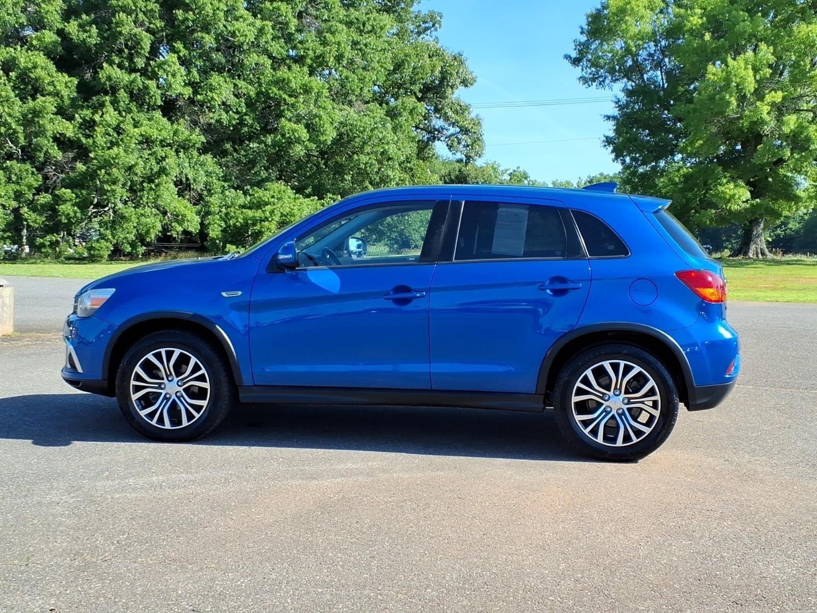 Used 2019 Octane Blue Metallic Mitsubishi SE 2.0 image 3