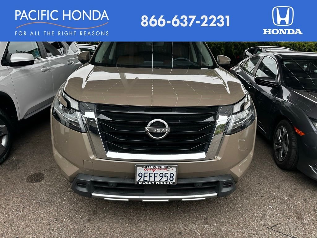 2023 Nissan Pathfinder Platinum 2WD's photo