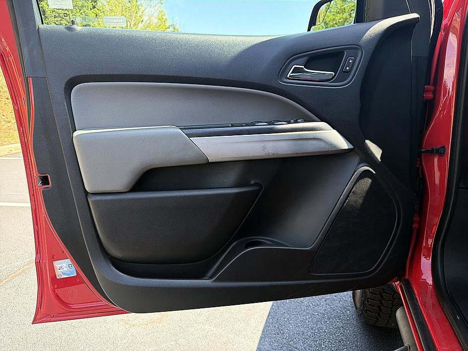 Used 2018 Red Hot Chevrolet 4WD LT image 9