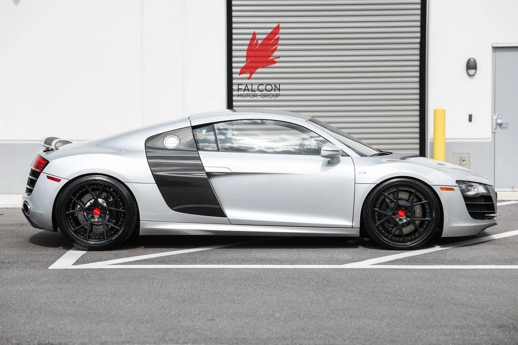 2010 Audi R8 5.2 quattro Manual's photo