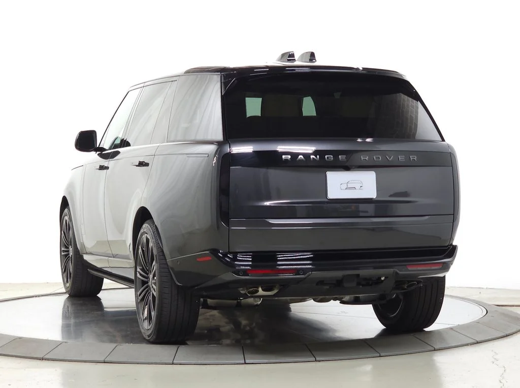 New 2026 Carpathian Grey Land Rover SE image 3
