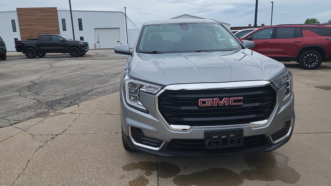 Used 2024 Sterling Metallic GMC SLE image 6