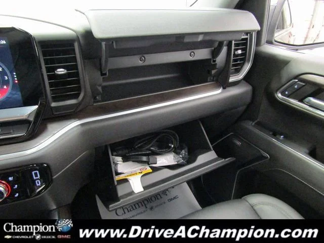 Used 2022 Onyx Black GMC SLT image 48