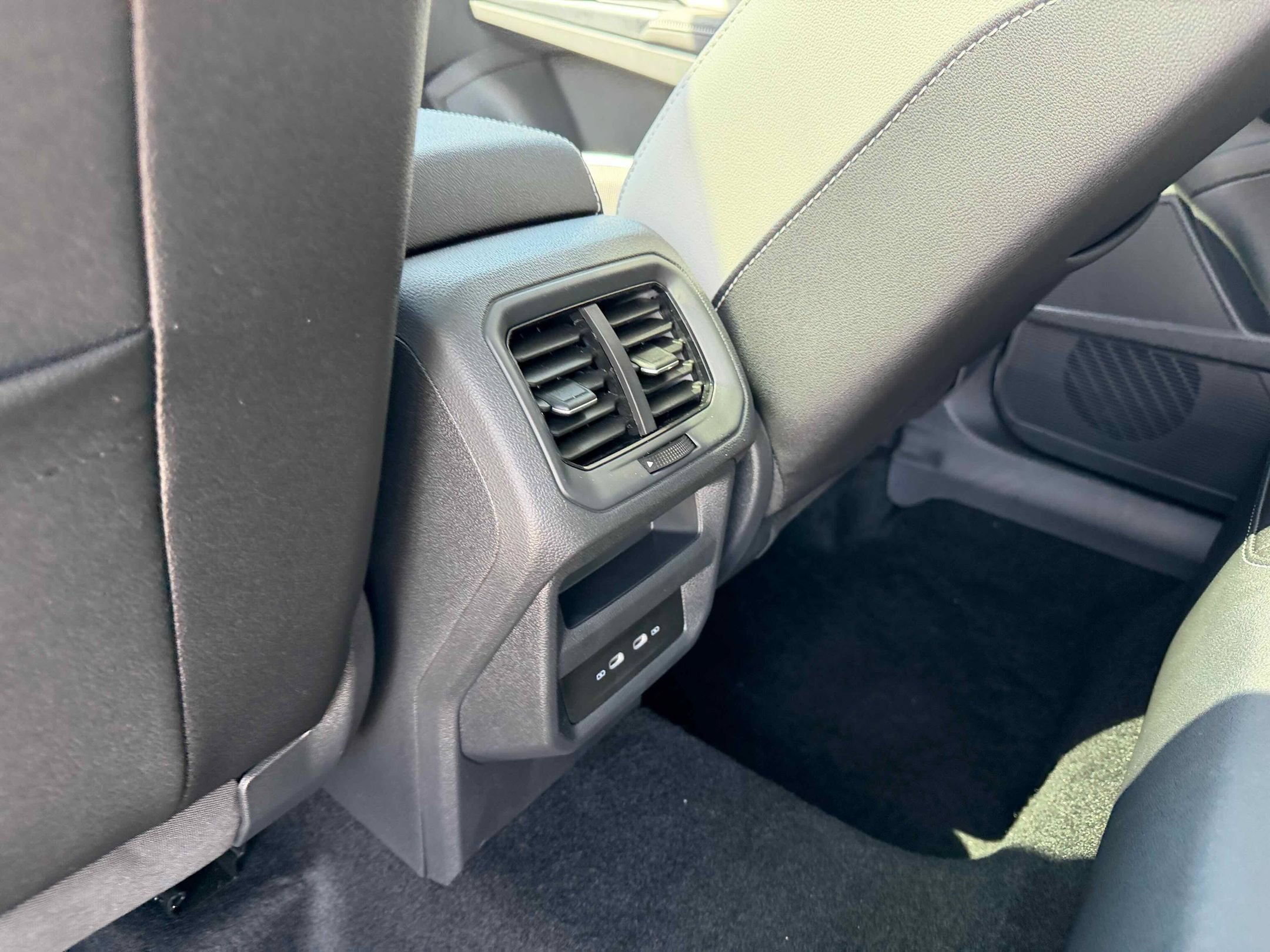 New 2026 Pure White Volkswagen SE image 27