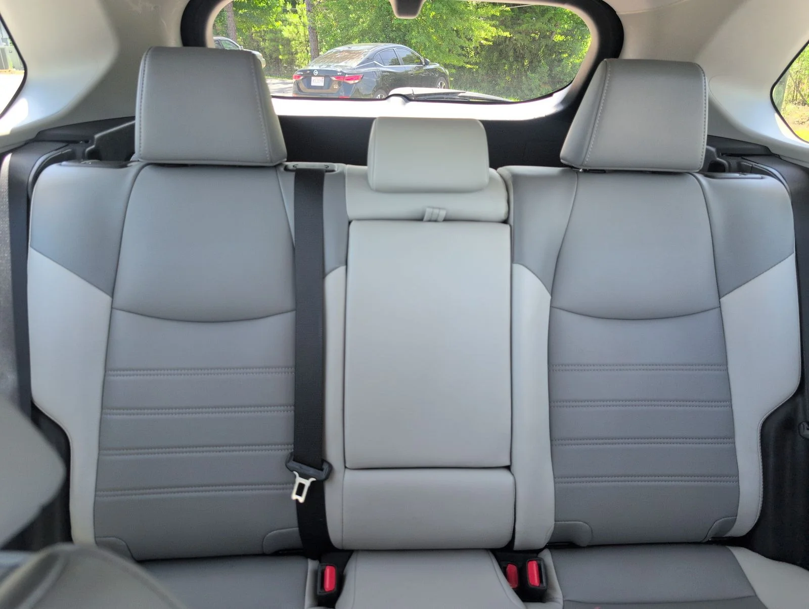 Used 2024  Toyota XLE Premium image 28