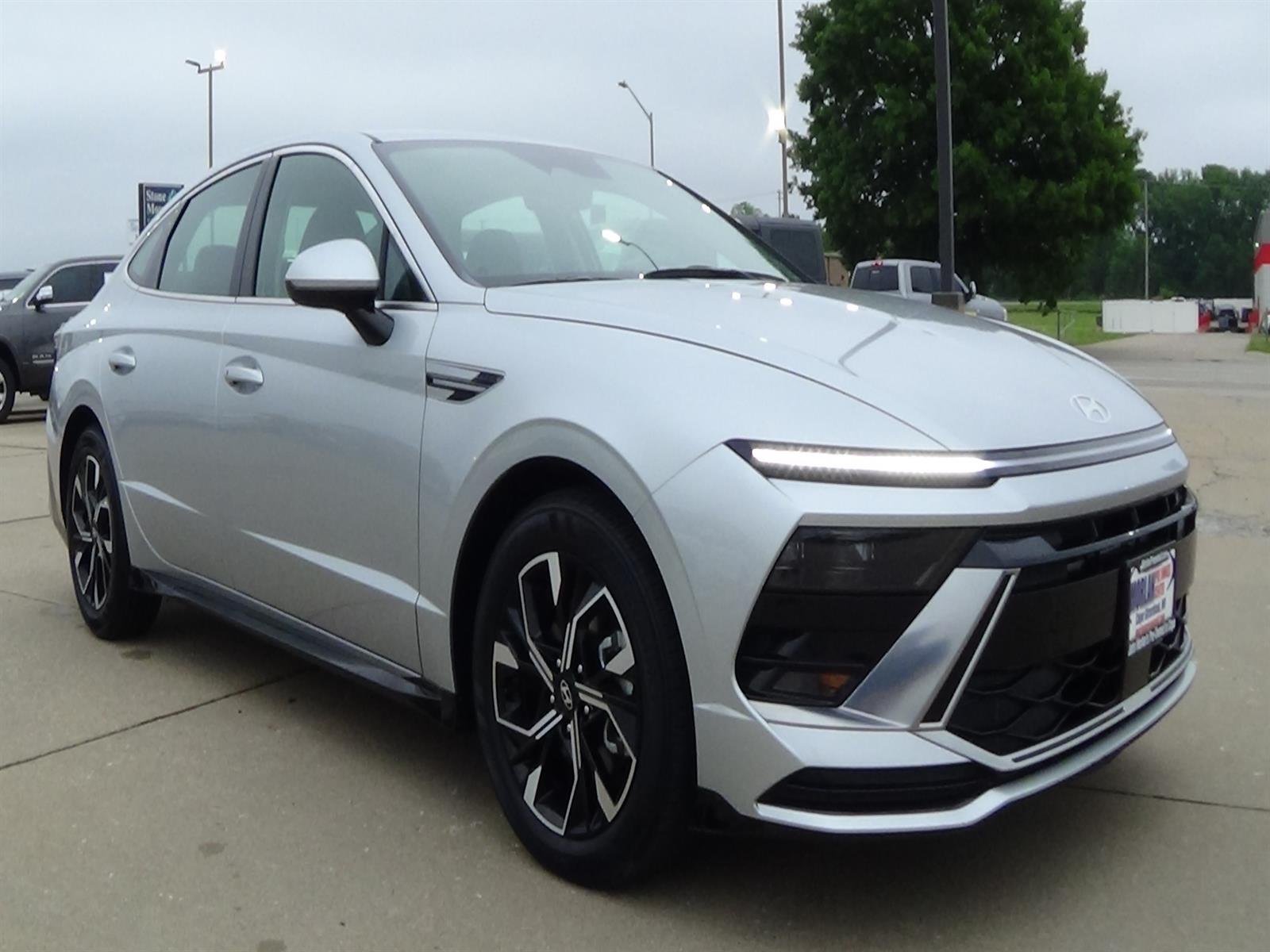 Certified Used 2025 Aero Silver Metallic (t4a) Hyundai SEL image 4